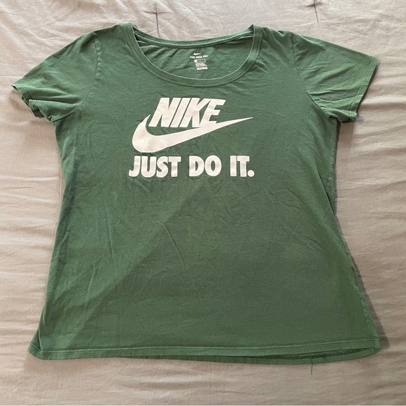 Nike “just do it” graphic t-shirt women’s sz large - Picture 2 of 8